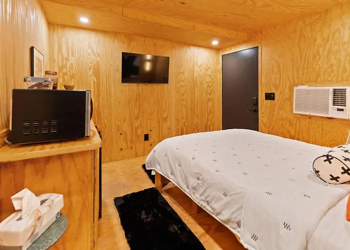 Guest house Unique*new*hot Tub Studio*mins To Dt & Phx Airport